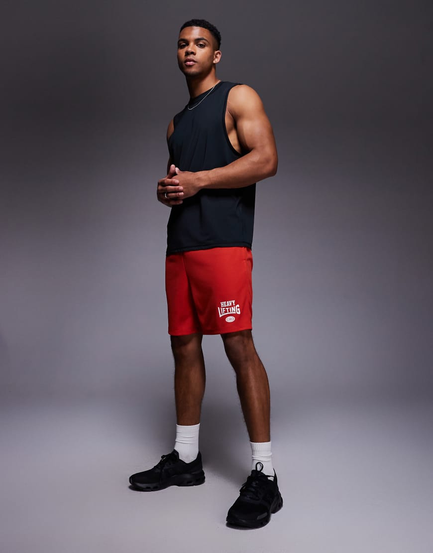4505 - Heavy Lifting - Trainingsshorts aus Netzstoff in Rot mit Grafiktext 4505 - Heavy Lifting - Trainingsshorts aus Netzstoff in Rot mit Grafiktext von 4505