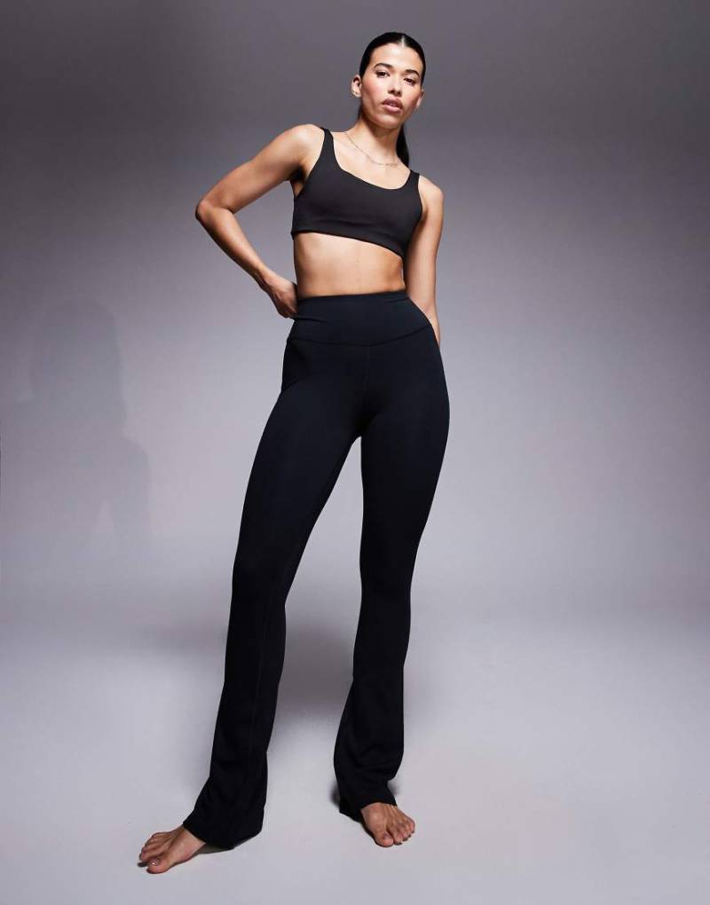 4505 Hourglass - Icon - Weiche, ausgestellte Slim Fit Yoga-Leggings in Schwarz mit hohem Bund von 4505