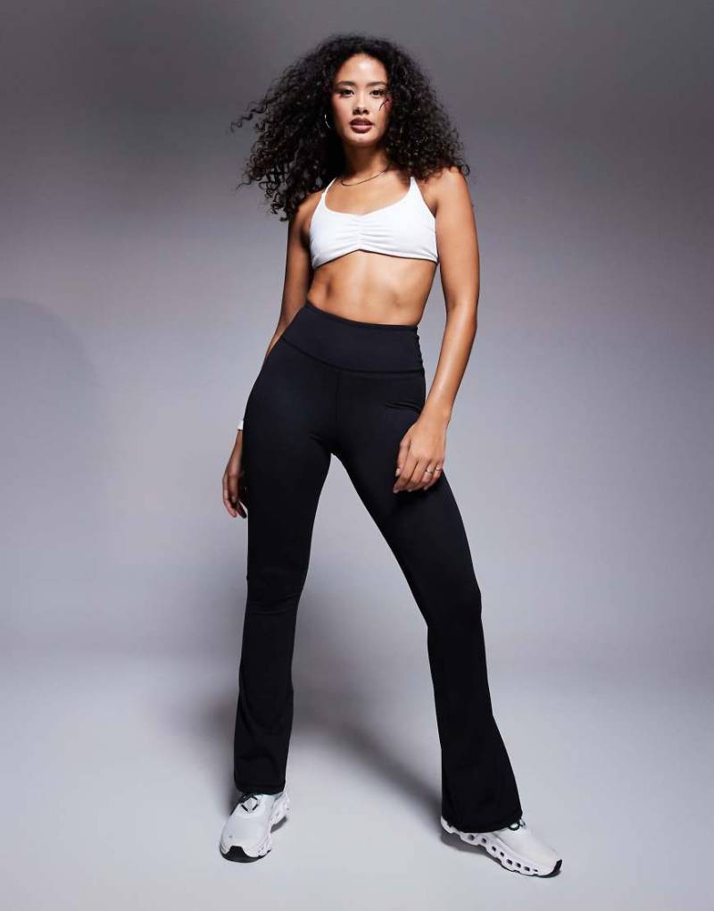 4505 Hourglass - Icon - Weiche, ausgestellte Slim Fit Yoga-Leggings in Schwarz mit hohem Bund von 4505