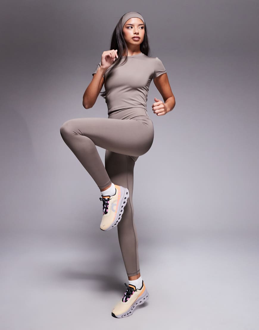 4505 - Icon Active - Po-formende Sport-Leggings in Morchelbraun mit Innentasche und hohem Bund-Neutral 4505 - Icon Active - Po-formende Sport-Leggings in Morchelbraun mit Innentasche und hohem Bund-Neutral von 4505