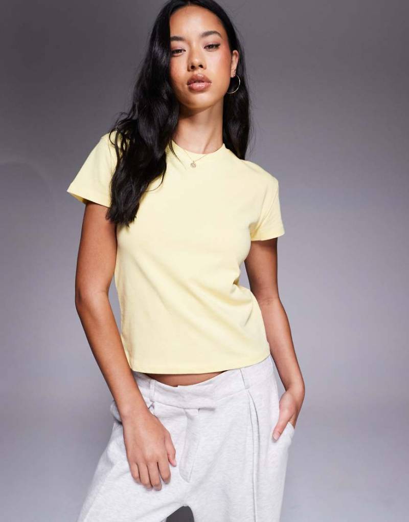 4505 - Icon - Kastiges T-Shirt aus schnell trocknendem Material in Zitronengelb von 4505
