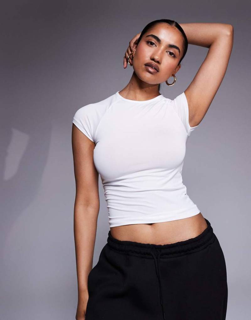 4505 - Icon - Sport-T-Shirt in Weiß mit schmalem Schnitt aus schnell trocknendem Material von 4505