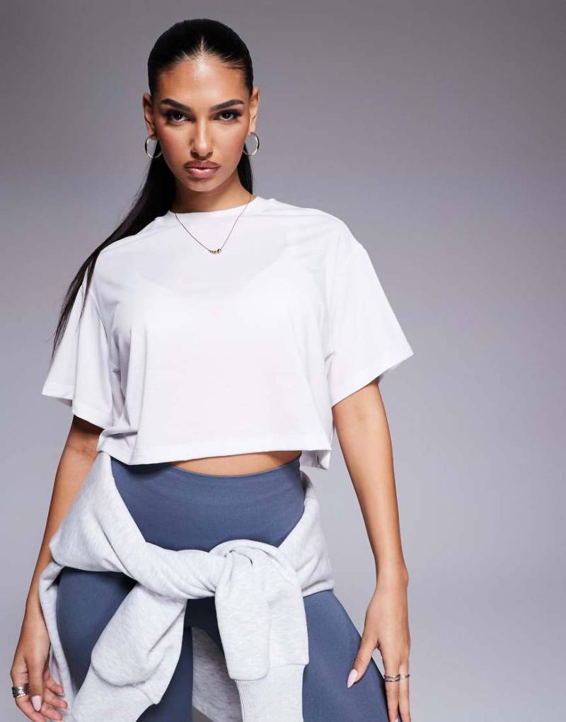 4505 - Icon - Schnell trocknendes Sport-T-Shirt in Weiß mit kurzem, kastigem Schnitt von 4505