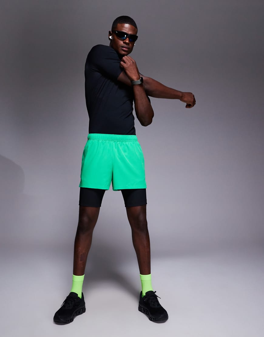 4505 - Icon - Schnelltrocknende Lauf-Shorts in Neongrün mit Handytasche hinten und Markenlogo, 8 cm Schrittlänge 4505 - Icon - Schnelltrocknende Lauf-Shorts in Neongrün mit Handytasche hinten und Markenlogo, 8 cm Schrittlänge von 4505