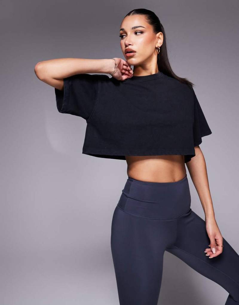 4505 - Icon - Schweres Cropped T-Shirt aus Baumwolle in verwaschenem Schwarz mit schnelltrocknendem Finish von 4505