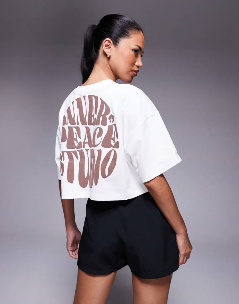 4505 - Icon - Schweres Cropped-T-Shirt in Weiß aus Baumwolle mit Rückenprint und schnelltrocknendem Finish von 4505