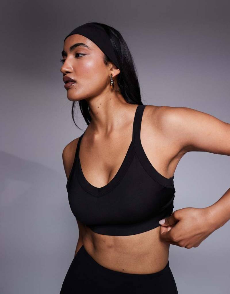 4505 - Icon - Sport-BH in Schwarz mit mittlerer Stützfunktion, herausnehmbaren Polstern und verstellbaren Trägern von 4505