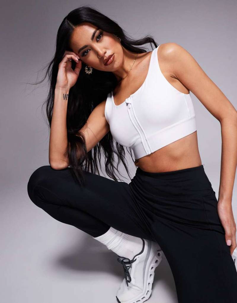 4505 - Icon - Sport-BH in Weiß mit hoher Stützfunktion, herausnehmbaren Polstern und verstellbaren Trägern von 4505