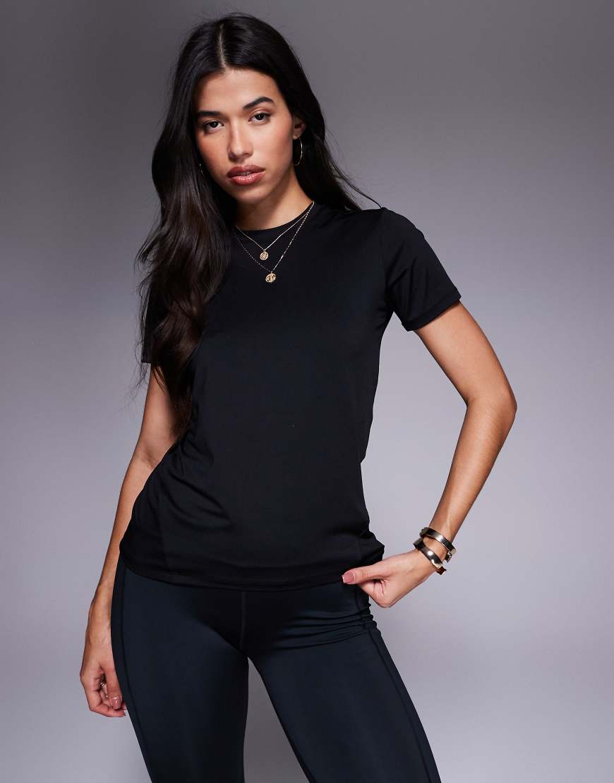 4505 - Icon - Sport-T-Shirt aus schnell trocknendem Material in Schwarz 4505 - Icon - Sport-T-Shirt aus schnell trocknendem Material in Schwarz von 4505