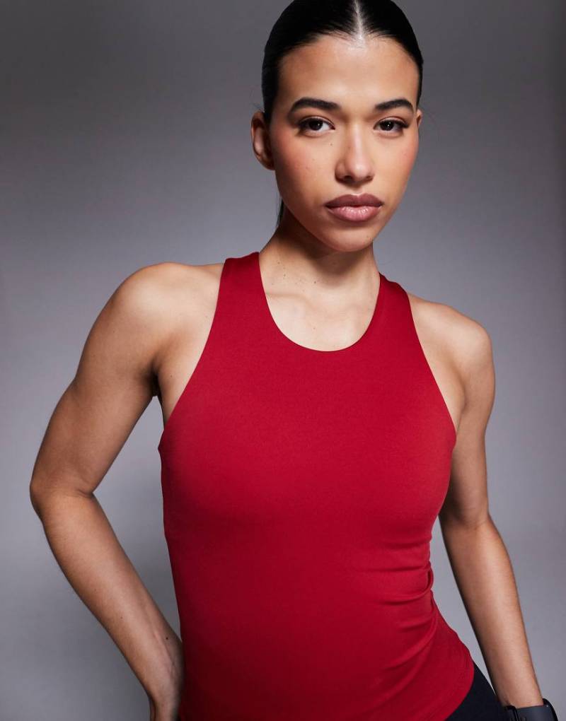 4505 - Icon - Sport-Tanktop in Kirschrot mit Ringerrücken, integriertem BH und herausnehmbarer Polsterung von 4505