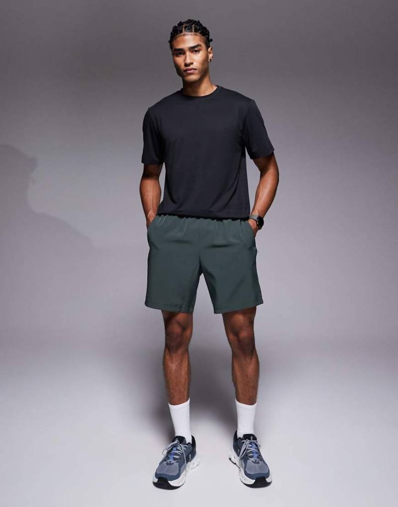 4505 - Icon - Trainingsshorts aus schnell trocknendem Material in Deep Khaki mit Reißverschluss-Taschen, 18 cm Schrittlänge-Grün von 4505