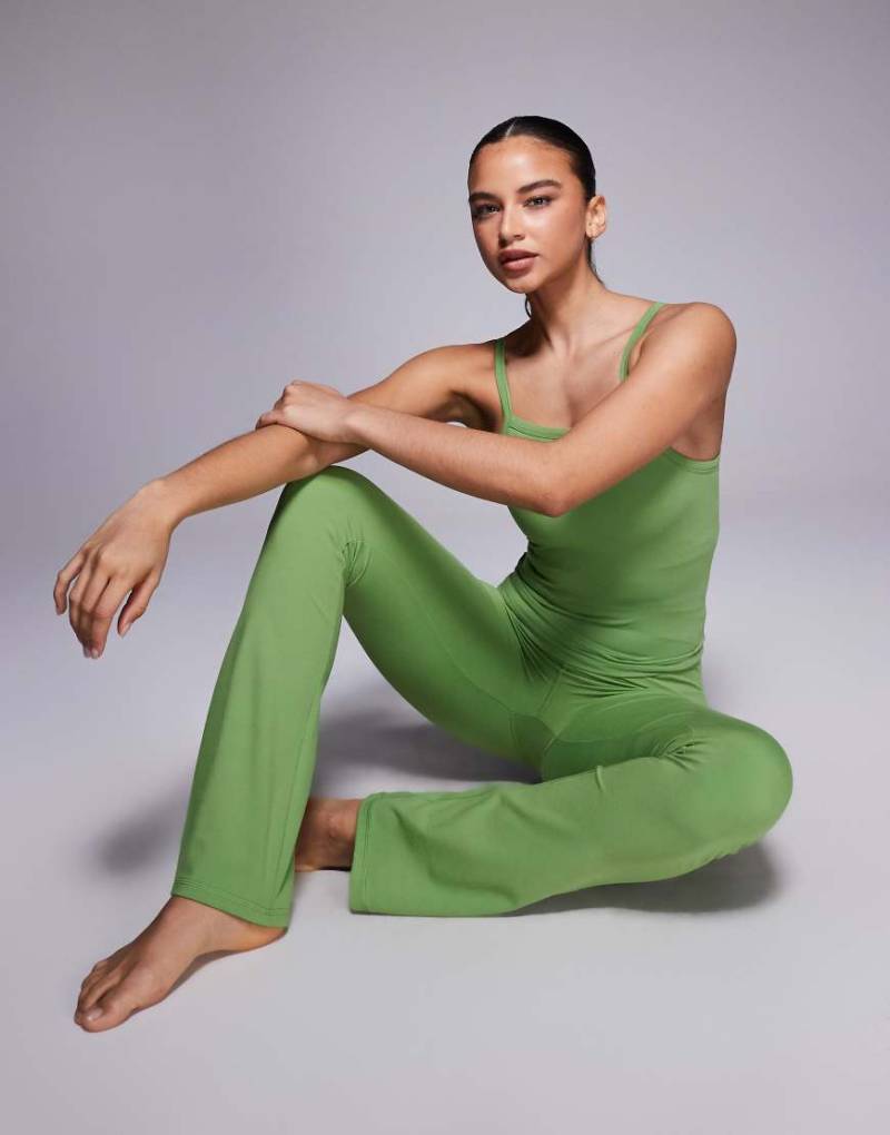 4505 - Icon - Weiche, leicht ausgestellte Yoga-Leggings in Grün mit hohem Bund und Slim Fit von 4505