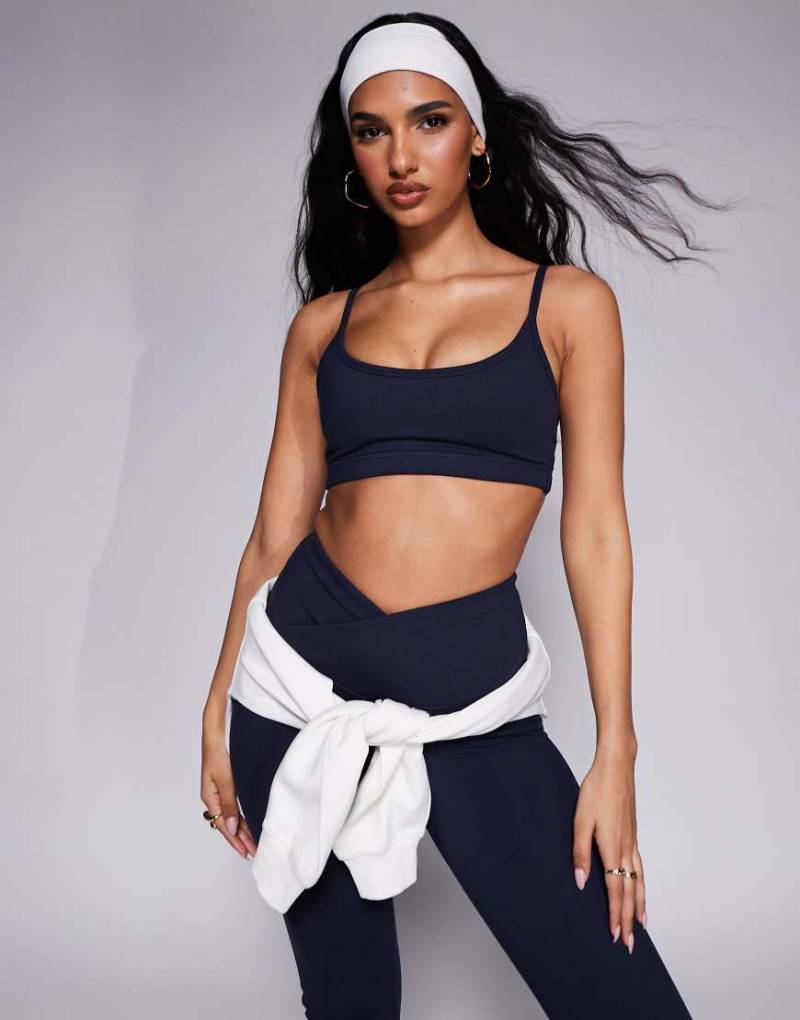 4505 - Icon - Weicher Sport-BH in Mitternachts-Marineblau mit leichter Stützfunktion und verstellbaren Trägern von 4505