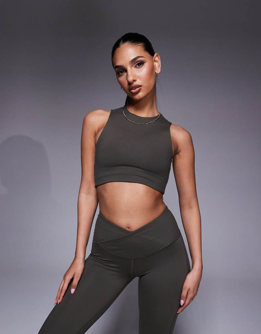 4505 - Icon - Weiches, hochgeschlossenes Tanktop in dunklem Olivgrün mit integriertem BH von 4505