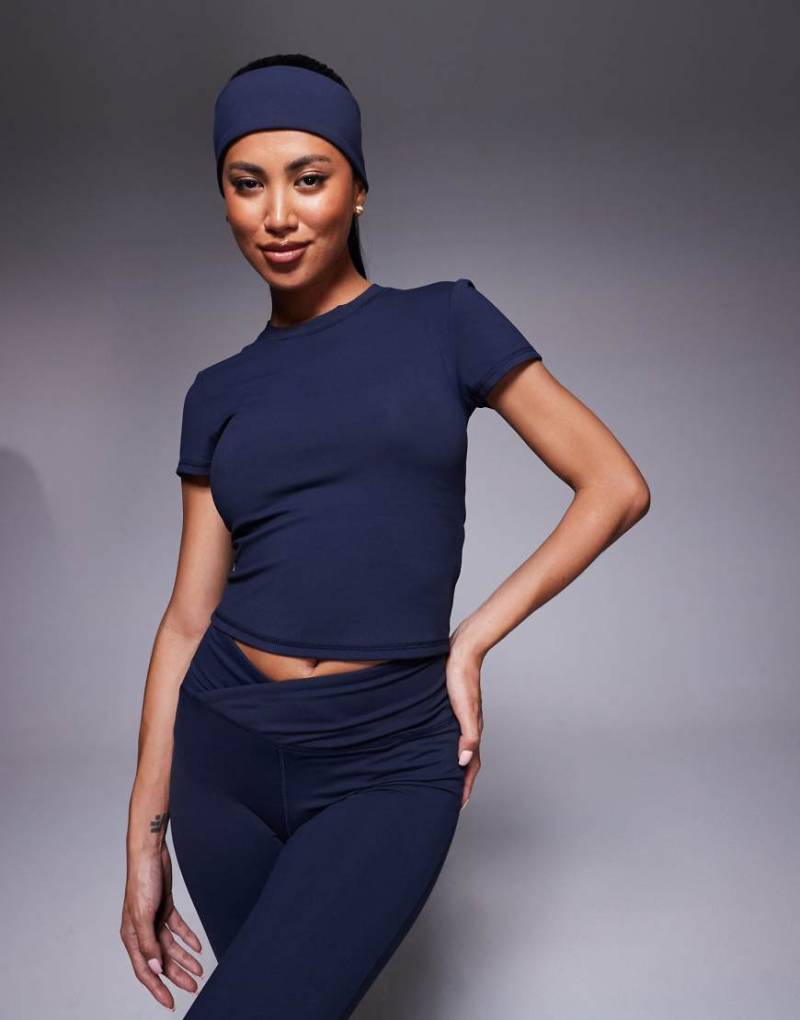 4505 - Icon - Weiches Sport-T-Shirt in Mitternachtsmarineblau mit knappem Schnitt von 4505