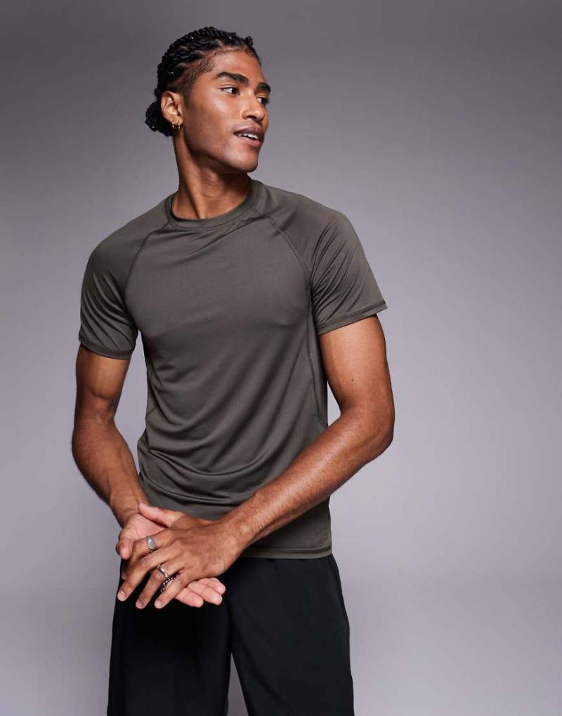 4505 - Körperbetontes Baselayer-T-Shirt aus schnell trocknendem Material in Khaki mit Ziernaht-Grün von 4505