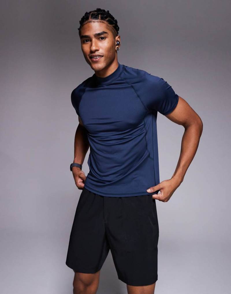 4505 - Körperbetontes Baselayer-Trainings-T-Shirt aus schnell trocknendem Material in Marineblau mit Ziernaht und Stehkragen von 4505