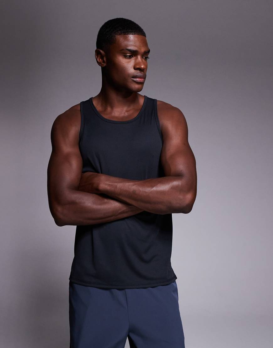 4505 - Lauf-Trägertop aus schnelltrocknendem Funktions-Netzstoff in Schwarz mit Relaxed-Fit-Schnitt von 4505