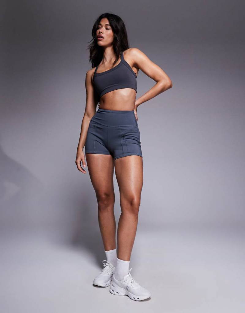 4505 - Laufshorts in Grau mit hohem Bund und Handytasche mit Reißverschluss, 8 cm Schrittlänge von 4505