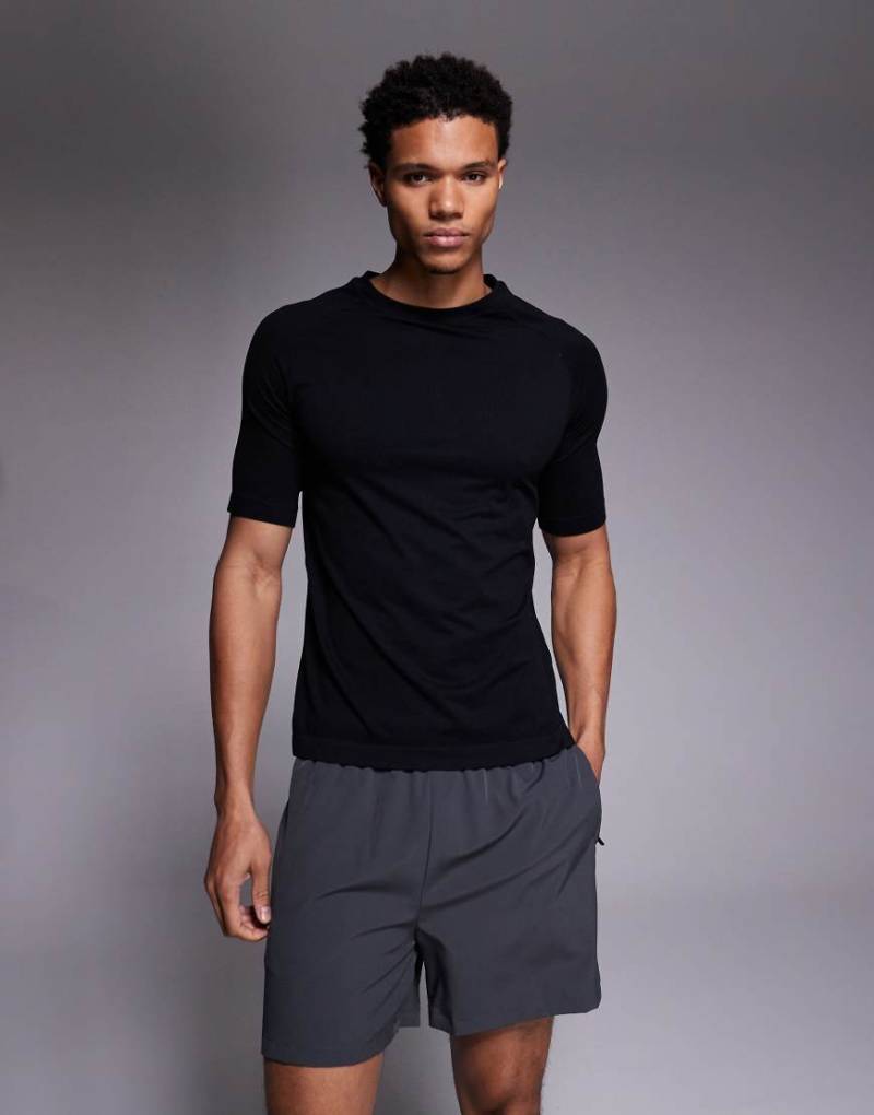 4505 - Leichtes Baselayer-T-Shirt im Slim-Fit-Stil aus nahtlosem Netzstoff in Schwarz von 4505