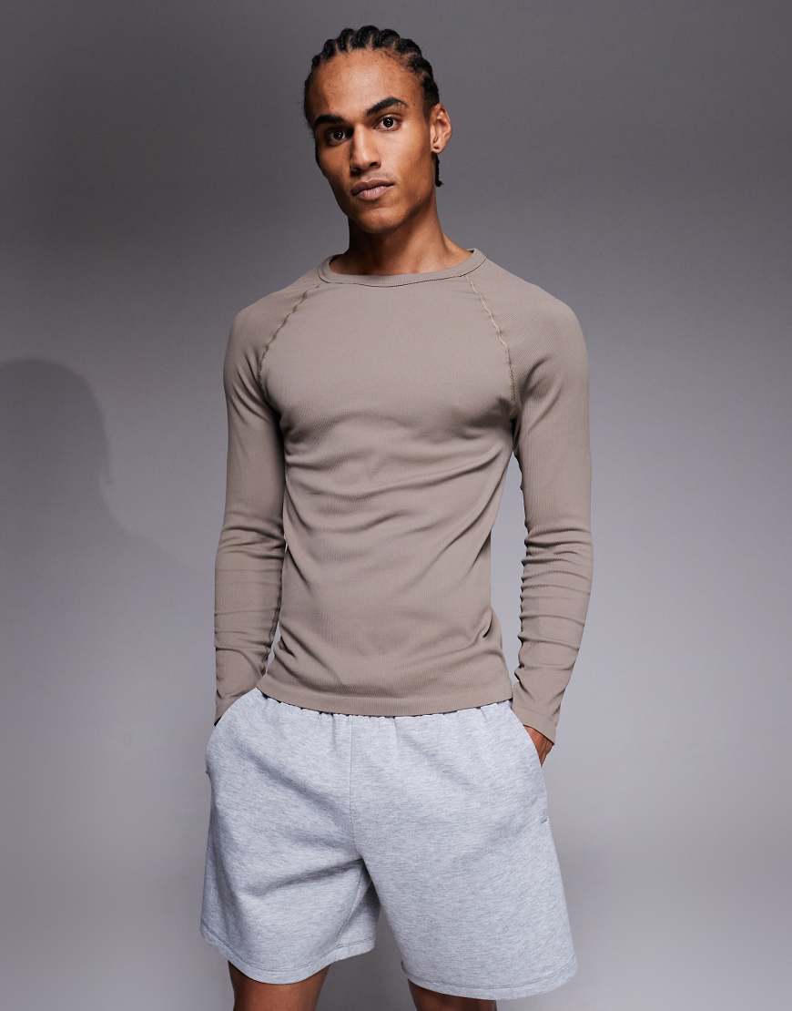 4505 - Nahtloses, geripptes Slim-Fit-Oberteil in Steinbeige mit langen Raglanärmeln-Neutral von 4505