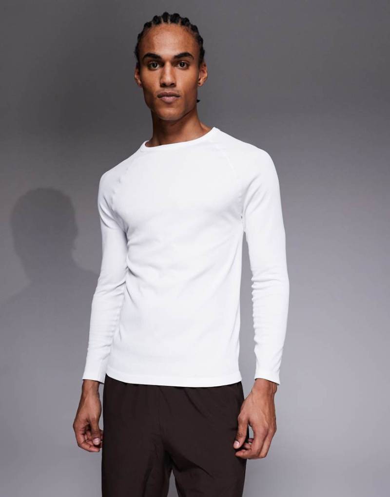 4505 - Nahtloses, geripptes Slim-Fit-Oberteil in Weiß mit langen Raglanärmeln von 4505