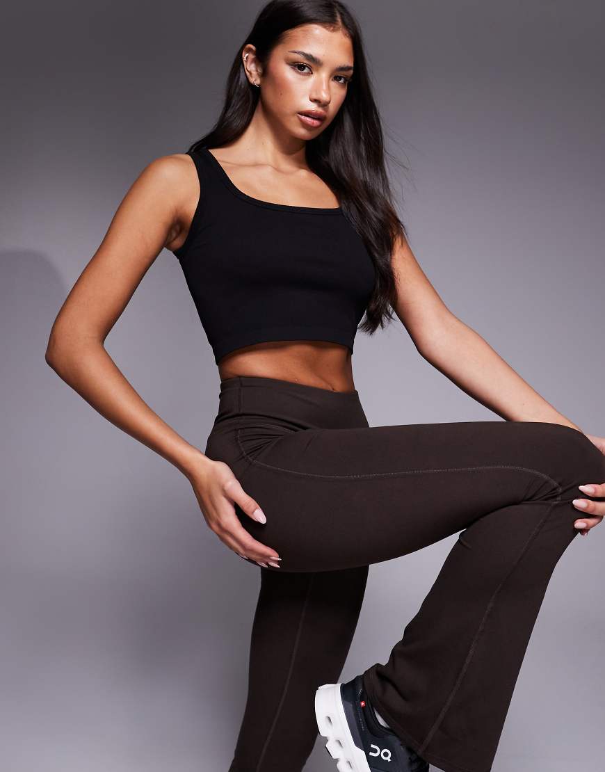 4505 - Nahtloses Active-Trägertop in Schwarz mit Rippenstruktur, eckigem Ausschnitt und Cropped-Länge von 4505