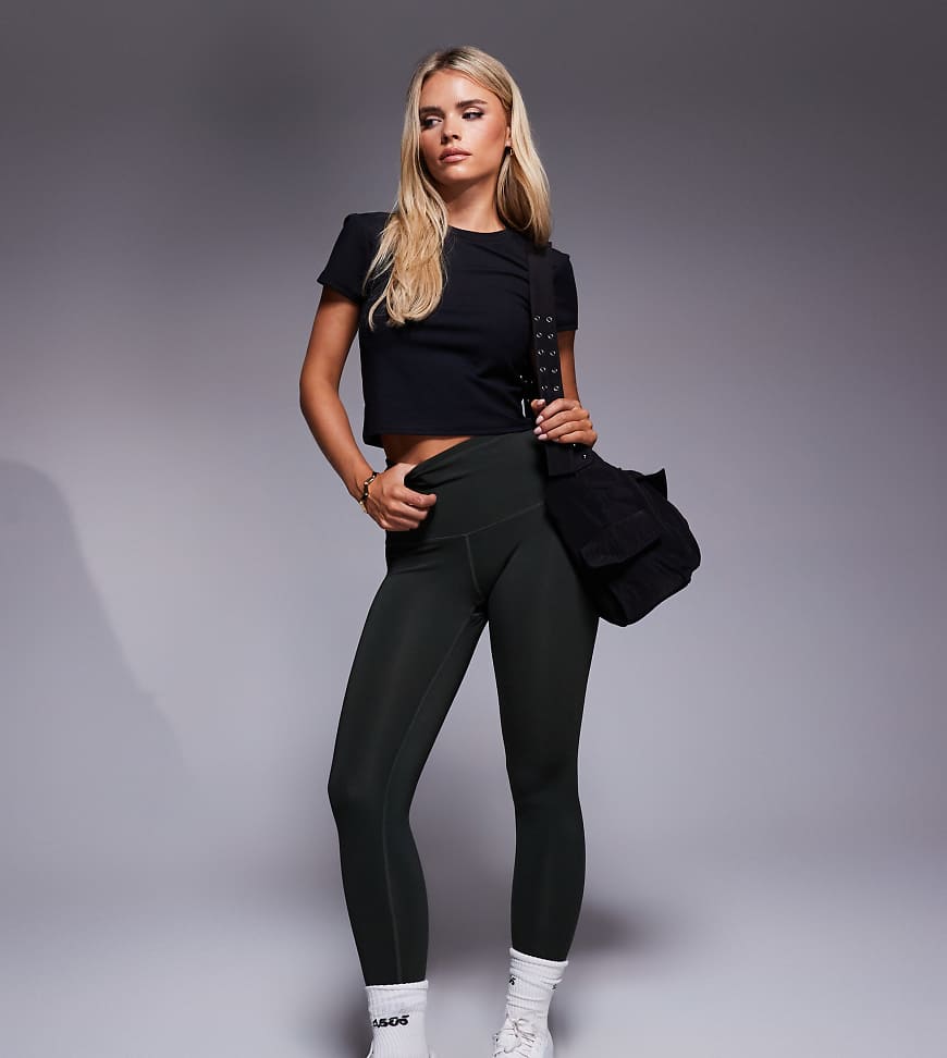 4505 Petite - Icon - Po-formende Sport-Leggings in Khaki mit Innentasche und hohem Bund-Grün von 4505