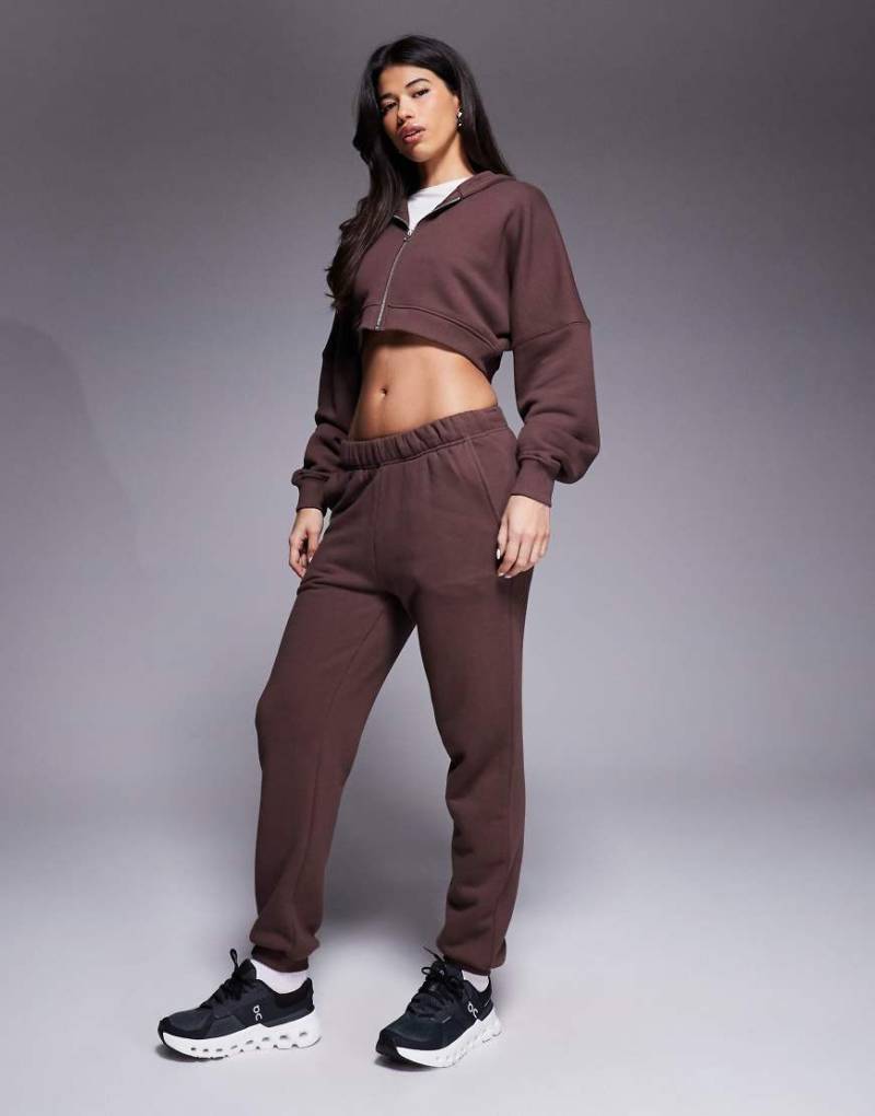 4505 - Rest Day - Schwere Baumwoll-Jogginghose in verwaschenem French-Roast-Braun mit niedrigem Bund und Bündchen, 420g/m-Brown von 4505