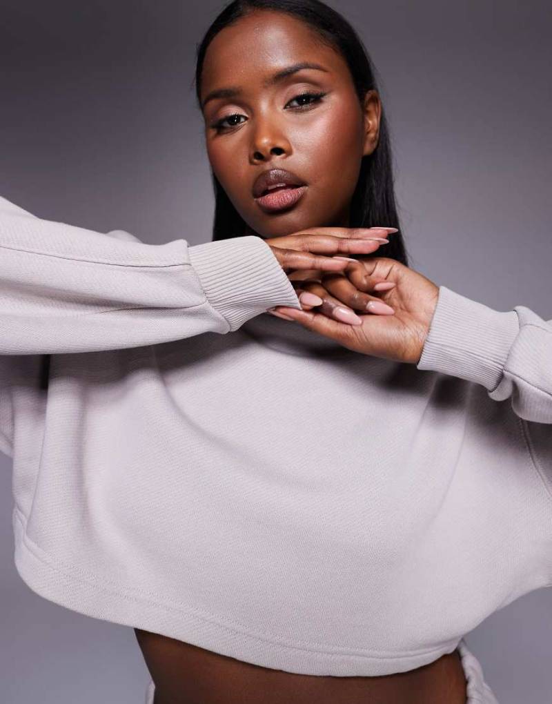 4505 - Rest Day - Kastiges Cropped-Sweatshirt aus schwerer Baumwolle in verwaschenem Nerzbraun, 420 g/m²-Grau von 4505