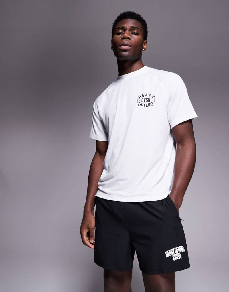 4505 - Schnell trocknendes Sport-T-Shirt aus Performance-Jersey in Weiß mit Oversize-Schnitt und Brust-Print von 4505