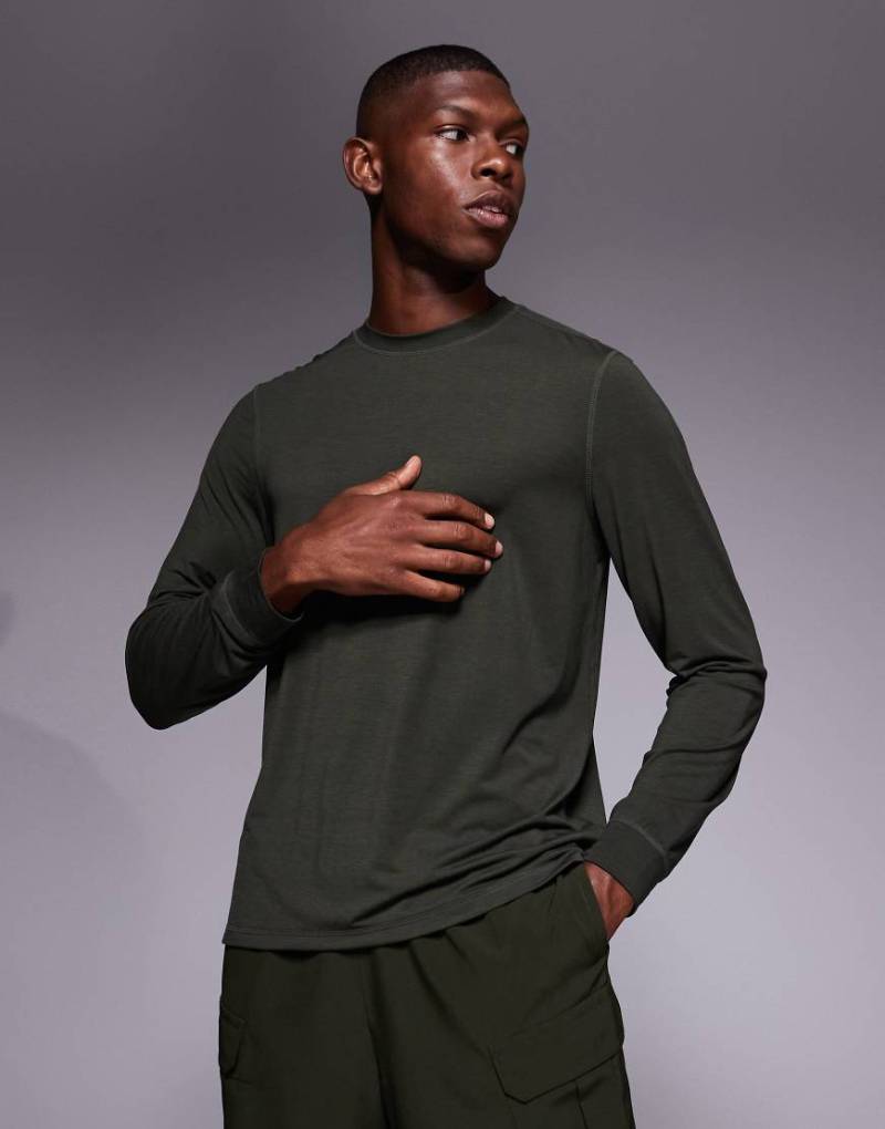 4505 - Schnelltrocknendes, langärmliges Trainingsoberteil aus Performance-Jersey in Khaki-Grün von 4505