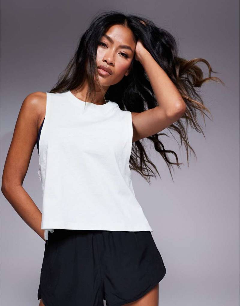 4505 - Schnelltrocknendes Cropped Trägertop aus Baumwolle in Pastellgrün mit tiefem Armausschnitt von 4505