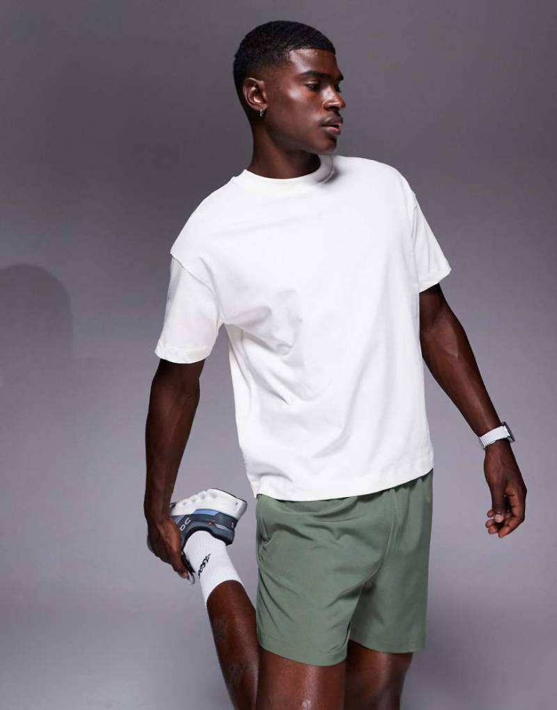 4505 - Schweres, kastiges Cropped Trainings-T-Shirt in Vintage-Weiß mit Quick-Dry-Finish von 4505