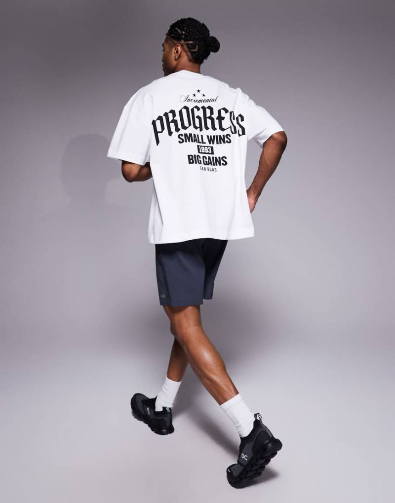 4505 - Schweres Oversize-T-Shirt in Weiß aus Baumwolle mit Rückenprint und schnell trocknendem Finish von 4505