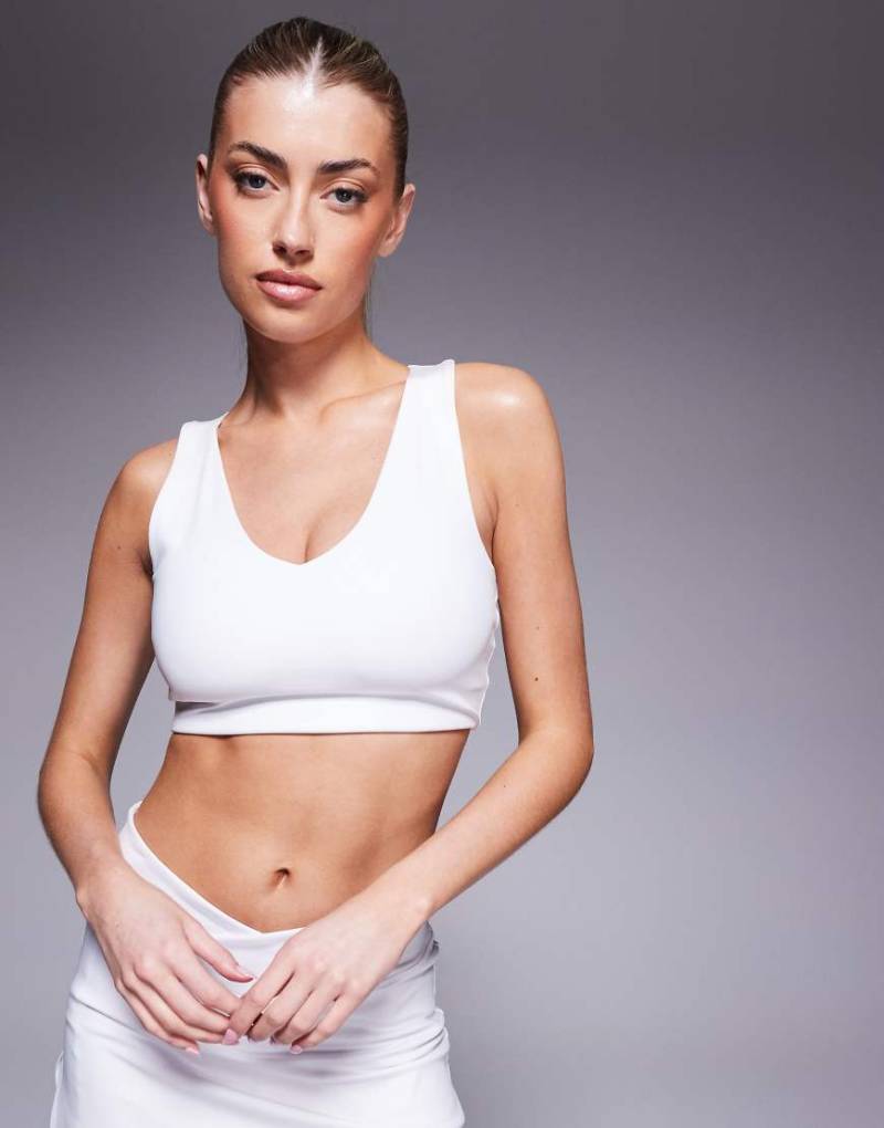 4505 - Sport-BH in Weiß mit mittlerer Stützfunktion, V-Ausschnitt und Ringerrücken von 4505