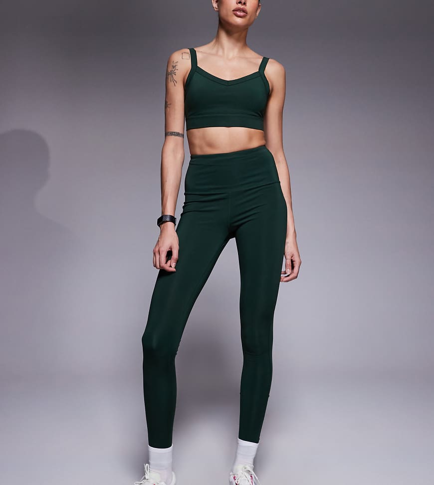 4505 Tall - Lauf-Leggings in Flechtengrün mit hohem Bund und Handytasche mit Reißverschluss von 4505