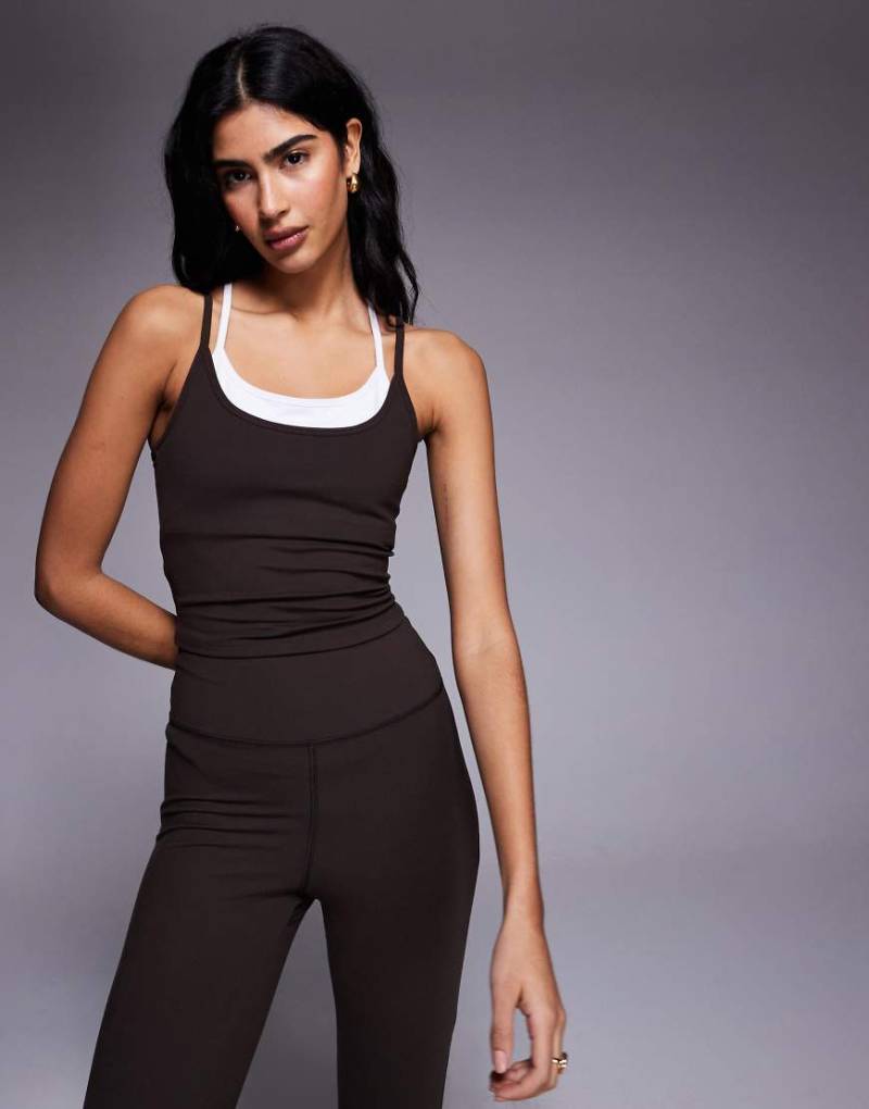 4505 - Weiches, doppellagiges Tanktop in Schokobraun und Weiß mit schmalen Trägern und herausnehmbaren Polstern-Brown von 4505