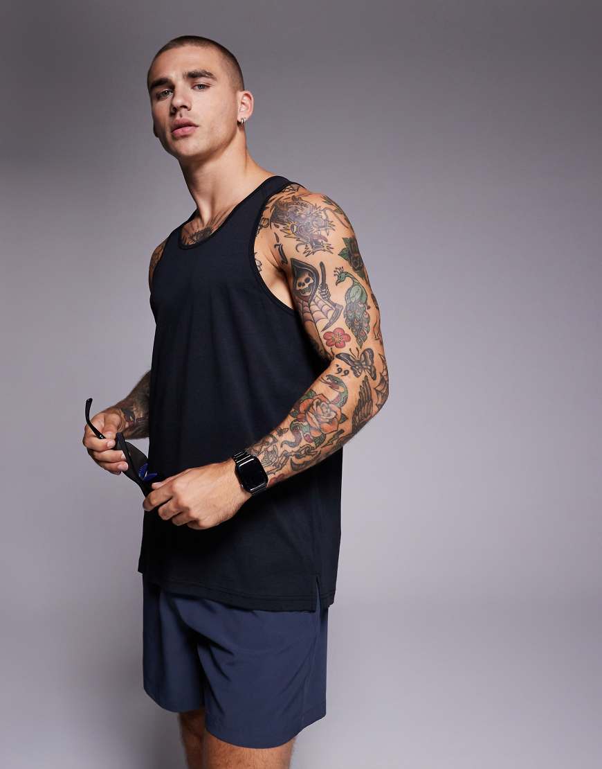 4505 - Yoga - Leichtes, schnelltrocknendes Sport-Tanktop in Schwarz mit Racer-Rücken von 4505