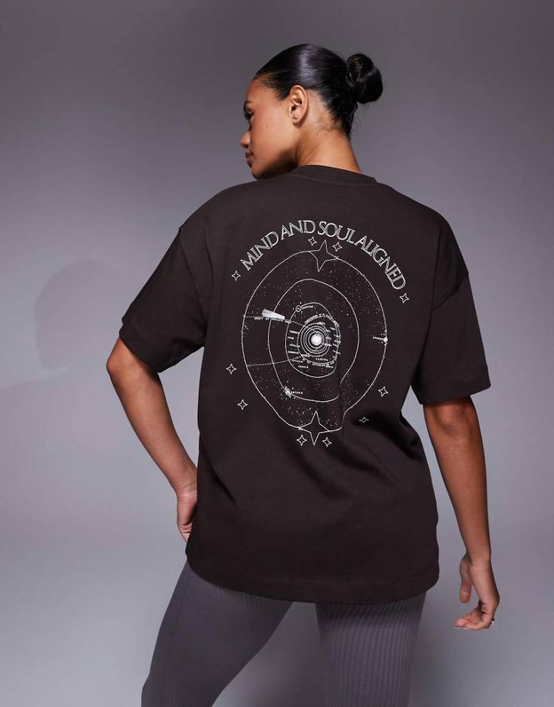 4505 - Yoga - Oversize-T-Shirt aus schwerer Baumwolle in Dunkelbraun mit schnell trocknendem Finish und Rücken-Print-Brown von 4505