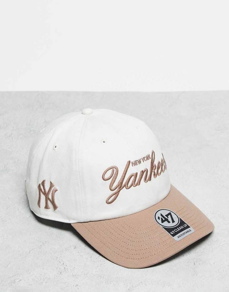 47 Brand - Clean Up - Kappe mit kontrastierendem Schirm und NY-Yankees-Schriftzug in Beige-Bunt von 47 Brand