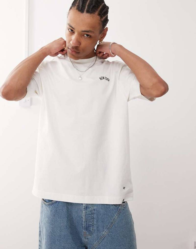 47 Brand - NY Yankees - T-Shirt in Weiß mit Logo-Rückenprint von 47 Brand