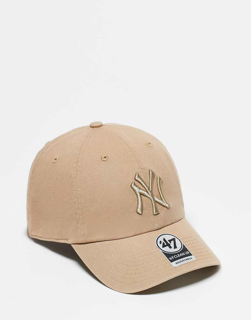 47 Brand - New York Yankees - Clean Up - Farblich abgestimmte Kappe in verwaschenem Beige-Neutral 47 Brand - New York Yankees - Clean Up - Farblich abgestimmte Kappe in verwaschenem Beige-Neutral von 47 Brand