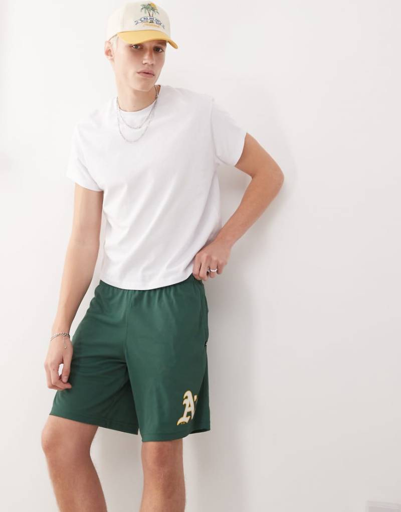 47 Brand - Oakland Athletics - Shorts in Grün mit Logoprint von 47 Brand