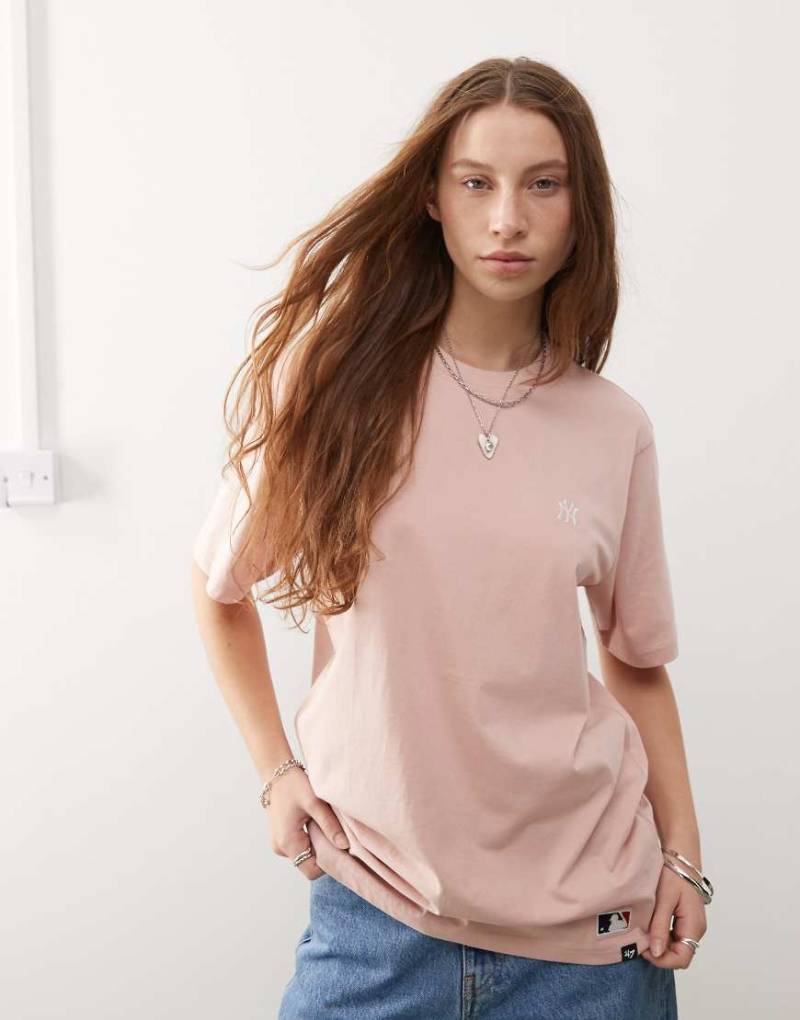47 Brand - T-Shirt in Staub-Malve mit kleinem „NY Yankees"-Logo-Neutral von 47 Brand