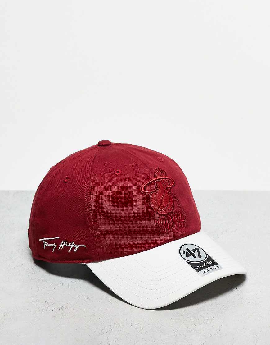 47 Brand x Tommy x Miami Heat - Clean Up - Kappe in Rot mit MLB-Logodetail und farblich abgesetztem Schirm 47 Brand x Tommy x Miami Heat - Clean Up - Kappe in Rot mit MLB-Logodetail und farblich abgesetztem Schirm von 47 Brand