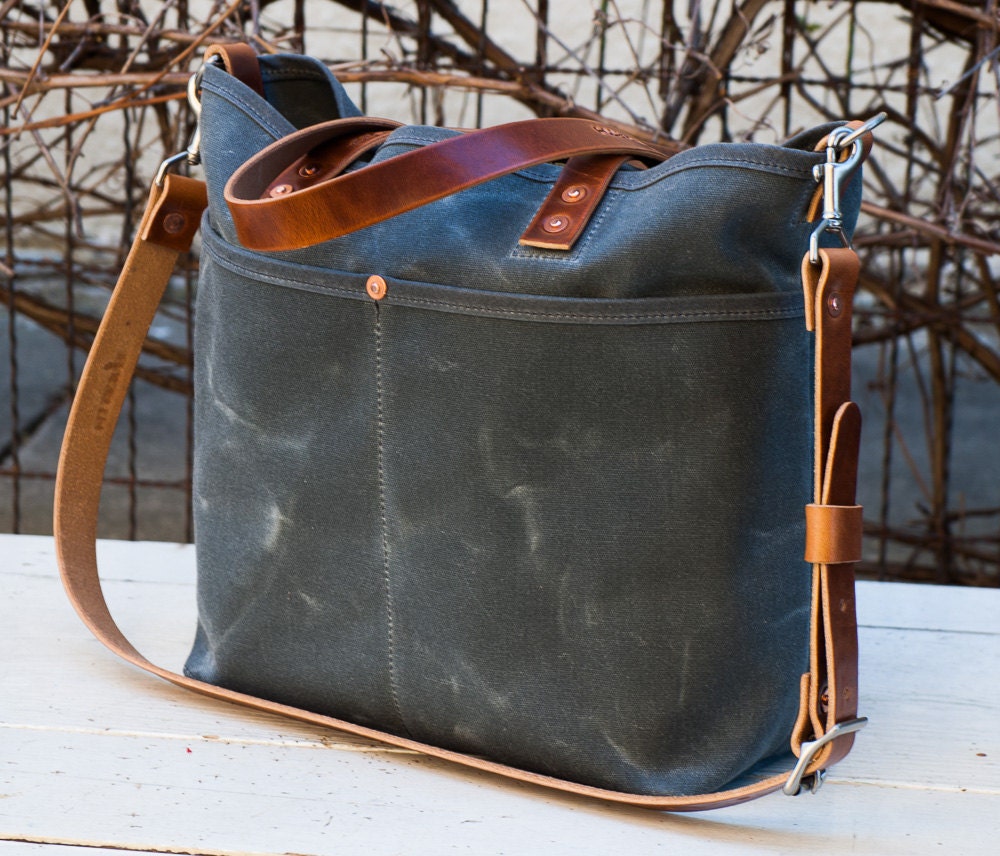 Umhängetasche Mit Schultergurt - Kostenloser Standardversand in Die Usa Zaumleder Kupfernieten Unisex Made Den Umhängetasche Mit Schultergurt - Kostenloser Standardversand in Die Usa Zaumleder Kupfernieten Unisex Made Den von 48NorthCanvas