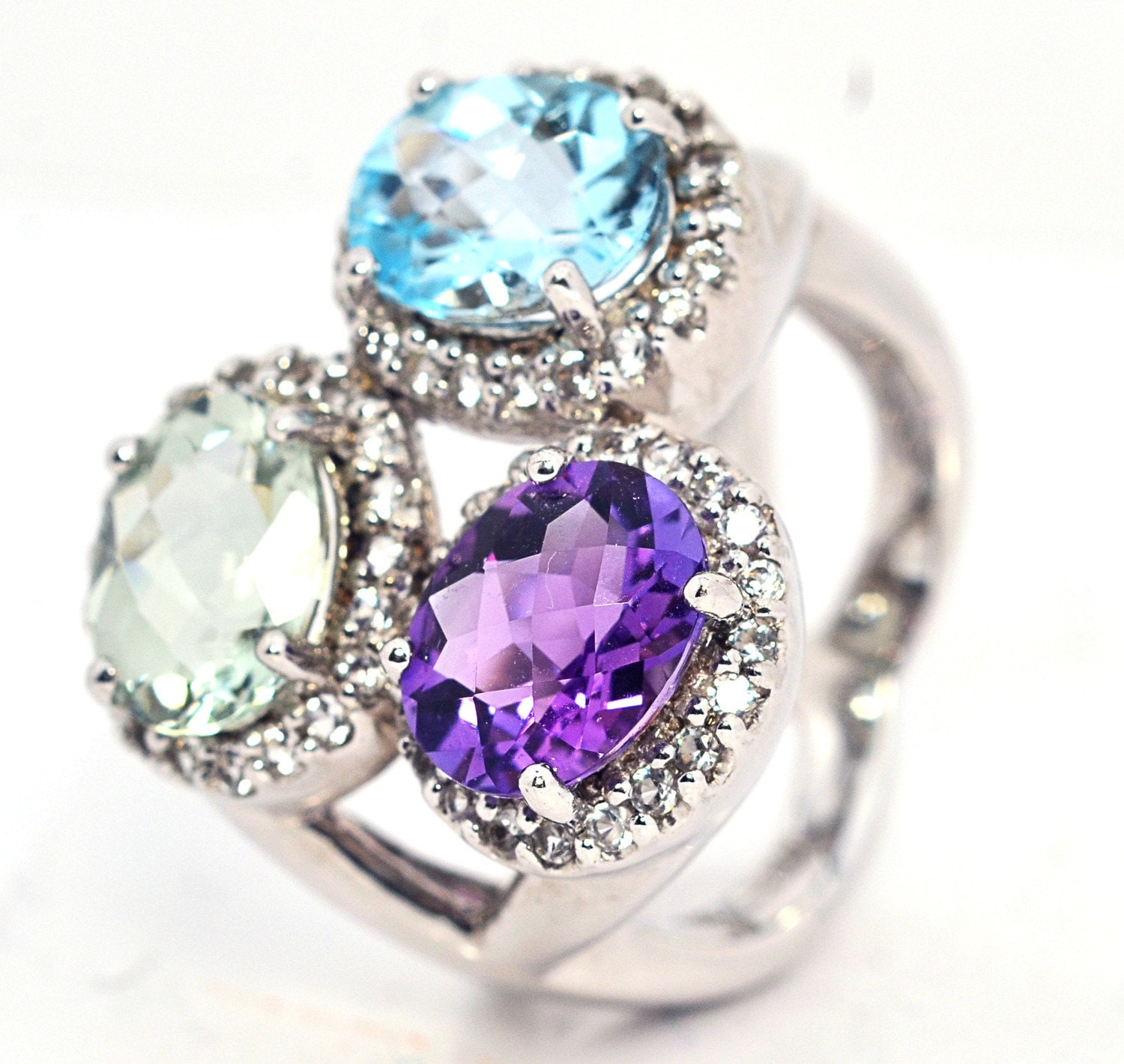 Oval Geschliffener Peridot-Blauer Topas-Amethyst Mit Weißer-Topas Akzent Sterling Silber Ring - Größe 6, 5 Oval Geschliffener Peridot-Blauer Topas-Amethyst Mit Weißer-Topas Akzent Sterling Silber Ring - Größe 6, 5 von 4DloveofJewelry14