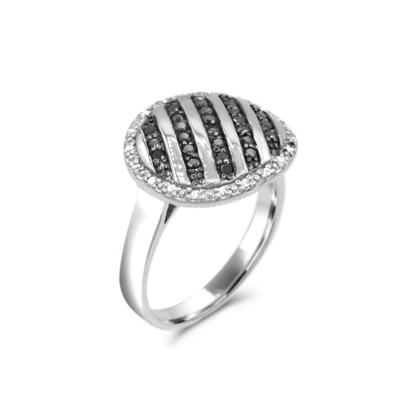 Schwarz-Weiß-Diamantring in Sterlingsilber Schwarz-Weiß-Diamantring in Sterlingsilber von 4DloveofJewelry14