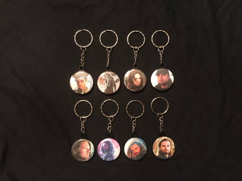 Bucky Barnes - Wintersoldat Knopf Schlüsselanhänger von 4EverFandom